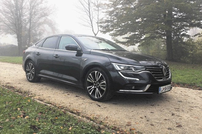 Limuzinska renault talisman (levo) in toyota camry želita k nakupu napeljati ljudi predvsem s svojim udobjem in bogato...