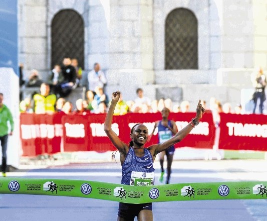 Neulovljiva Chepkirui Kitur Bornes, ki je maratonsko progo premagala s časom 2:21:25, je postavila nov mejnik v zgodovini...