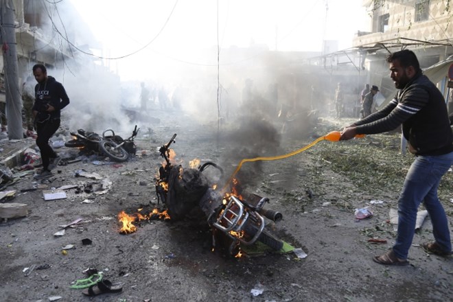 V eksploziji avtomobila bombe na severu Sirije najmanj 13 mrtvih