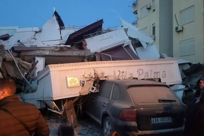 #foto #video Albanija: Hud potres, pod ruševinami kopljejo in upajo na preživele