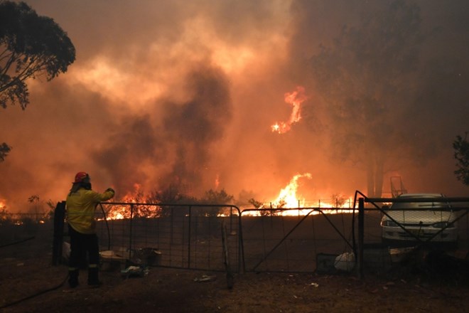 #foto V delu Avstralije zaradi vročine in požarov razglasili izredne razmere