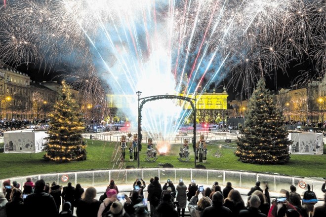 Takole je bilo videti  odprtje ledenega parka na Tomislavovem trgu v sklopu letošnjega zagrebškega adventa.