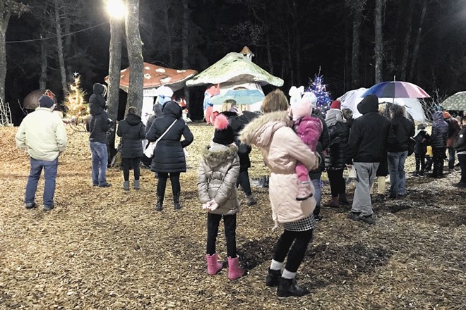 Čeprav je ob koncu tedna deževalo, se je nabralo kar nekaj obiskovalcev, saj je Pravljična dežela Gorajte znana po tem, da ne...