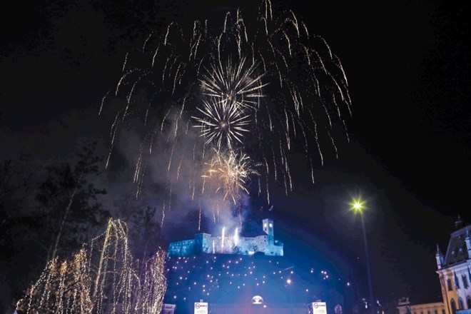 Svetlobni dež nad Ljubljano ob vstopu v leto 2019