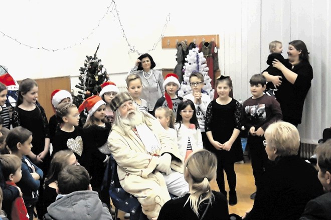 Vsako leto obišče otroke kulturno-umetniškega društva Sevdah.