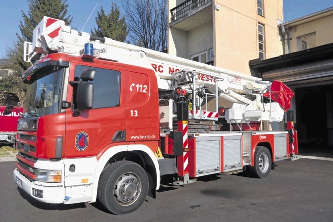 GRC Novo mesto razpolaga s 14 vozili, hitrim tehničnim vozilom, voziloma za gozdne požare in drugo posebno opremo, pa tudi z...