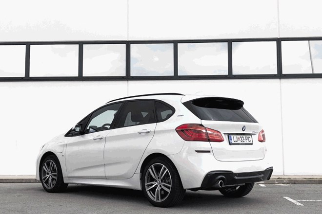 BMW 2 active tourer 225xe: Zanimiva zmes