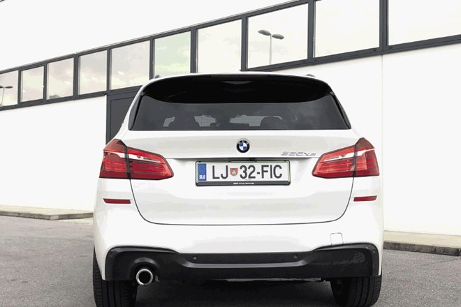 BMW 2 active tourer 225xe: Zanimiva zmes