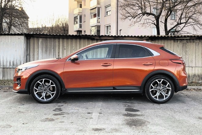 Vzporedni test / Kia Xceed in mazda CX-30: Še s kakšnim konjem bi bilo  kičasto