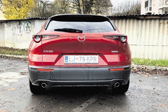 Vzporedni test / Kia Xceed in mazda CX-30: Še s kakšnim konjem bi bilo  kičasto