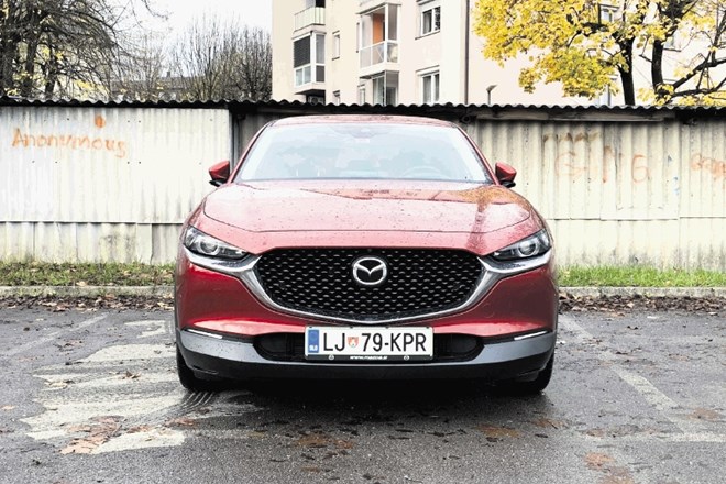 Vzporedni test / Kia Xceed in mazda CX-30: Še s kakšnim konjem bi bilo  kičasto