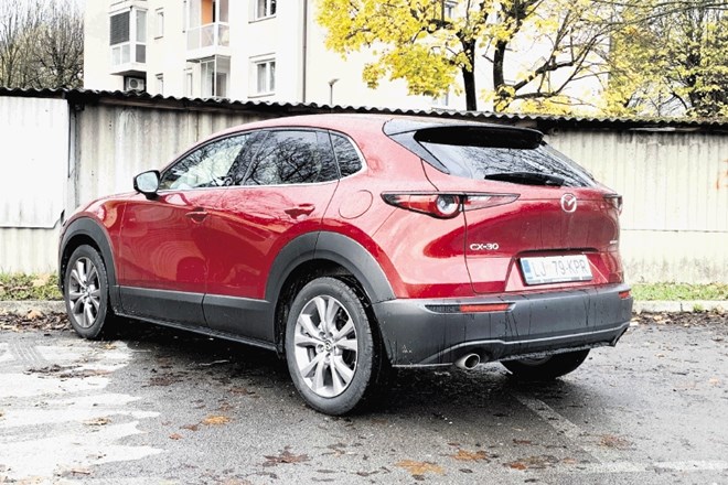 Vzporedni test / Kia Xceed in mazda CX-30: Še s kakšnim konjem bi bilo  kičasto