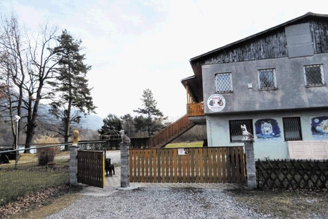 Zavetišče Perun na Lipcah v občini Jesenice bo kljub drugačnim napovedim predvidoma marca zaprlo  vrata.