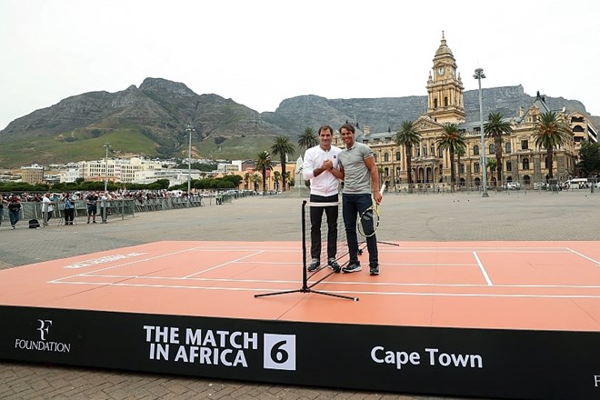 #foto #video Federerja in Nadala v Cape Townu gledalo rekordnih 51.954 ljudi