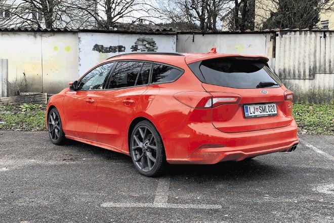 Ford focus karavan ST in ford focus karavan active: Različni nadgradnji uporabnosti