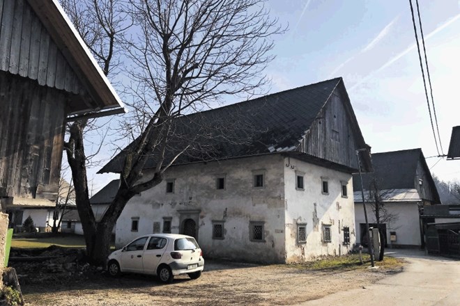 Mrakova domačija je ena redkih ohranjenih domačij iz 18. stoletja – ohranila sta se  tako tradicionalni način gradnje kot...