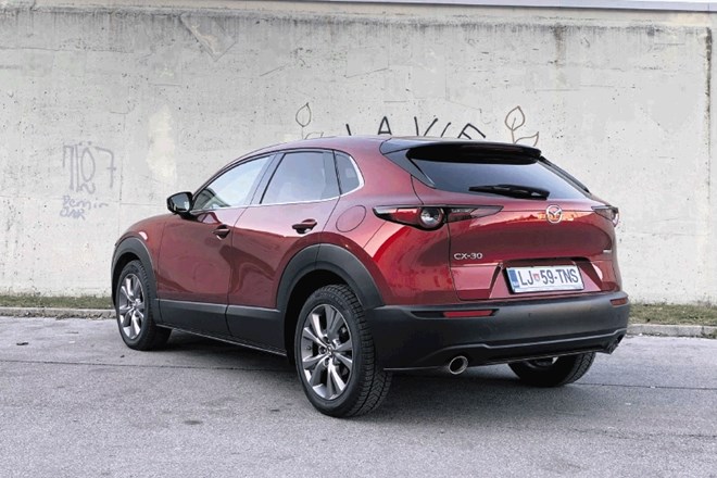 Mitsubishi ASX in mazda CX-30 : Leta se lahko prikrije, skrije pač ne