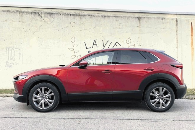 Mitsubishi ASX in mazda CX-30 : Leta se lahko prikrije, skrije pač ne