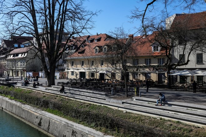 Takole je bilo danes videti Petkovškovo nabrežje v Ljubljani. Bojan Velikonja