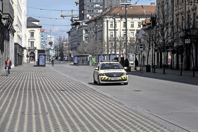 Tako bo odslej na ulicah – nobenega grupiranja, eden po eden, najbolje pa nobeden. Nadzor bo izvajala policija, kazni bodo...