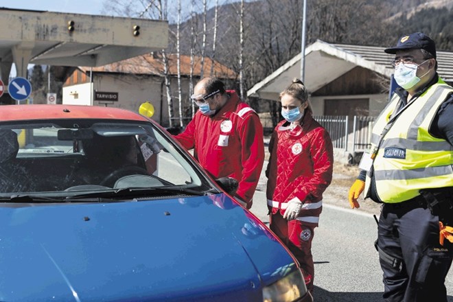 Vlada  za stiske samozaposlenih in  zaposlenih v zavodih,  nevladnih organizacijah in društvih, kot so Zveza prijateljev...