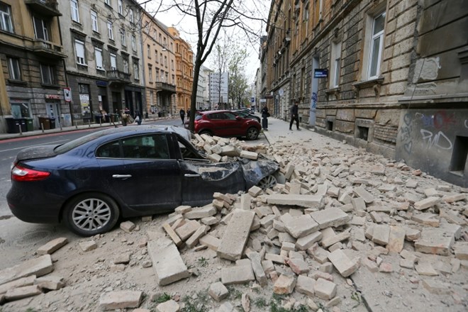 Potres v Zagrebu: Rušili so se zidovi, opeka je padala po avtomobilih