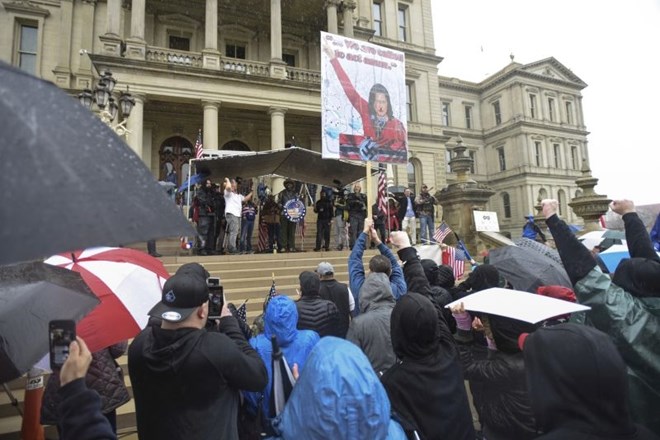 #foto V ZDA protestniki vdrli v poslopje kongresa Michigana