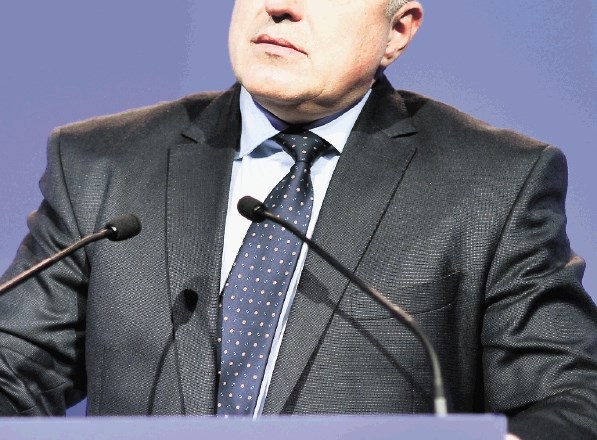 Bojko Borisov je poslovnežem predlagal, naj najprej prodajo svoje drage limuzine,  potem pa prosijo za pomoč.