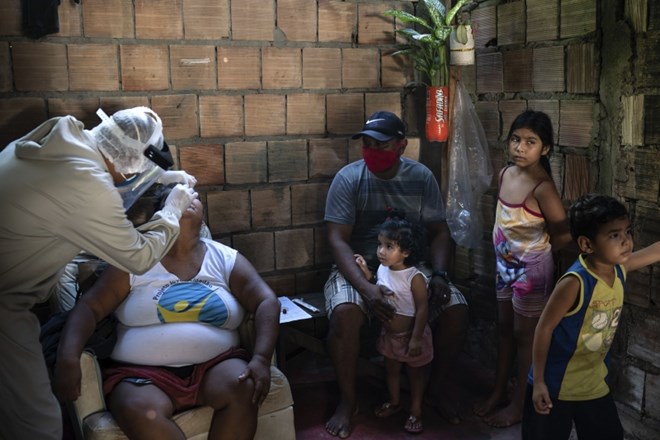 Brazilija in Mehika z največjim številom dnevnih smrti zaradi covida-19 doslej