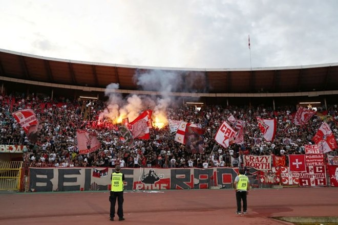 #foto #video Navijači Crvene zvezde pozabili na medsebojno razdaljo