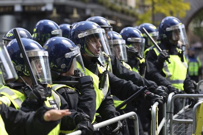 Francozi protestirajo proti policijskemu nasilju in rasizmu, protesti tudi v Londonu