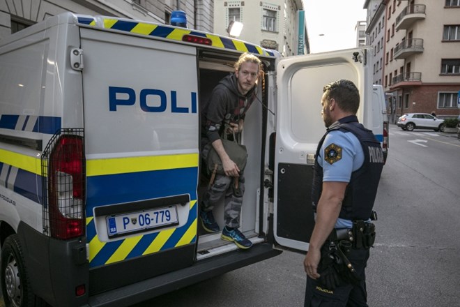 #foto #video Preizkušanje meja na petkovih protestih