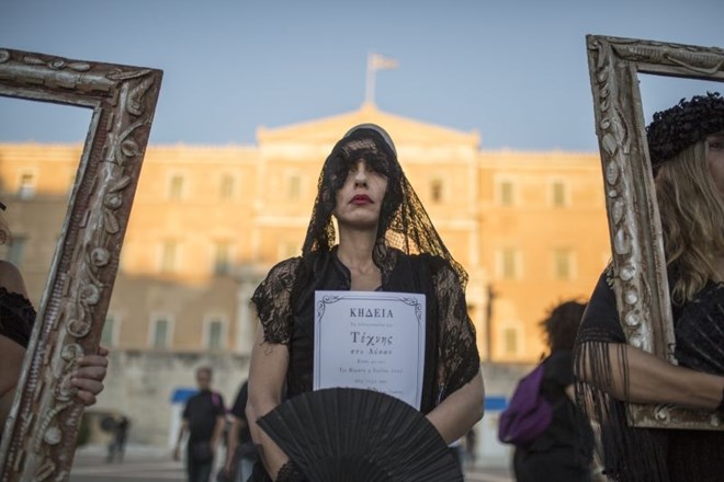 #foto V Atenah izgredi in spopadi s policijo zaradi novega zakona o protestih