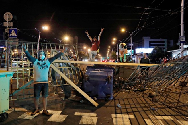 Tihanovska varna v Litvi, v Minsku pa vre