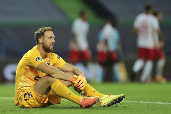 Atletico je skušal izenačiti, v napad je v sedemminutnem podaljšku prišel tudi Oblak, a Lepzig je v živčni končnici vzdržal...