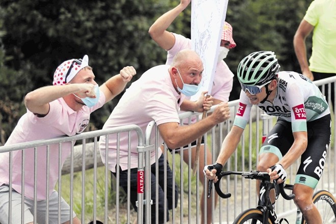 Nemec Lennard Kämna (Bora Hansgrohe), ki so ga takole spodbujali navijači ob progi,  je danes vknjižil svojo prvo etapno...