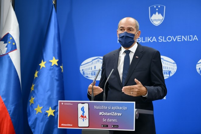 Ukrepe, ki jih je vlada sprejela za zajezitev epidemije, je zvečer na novinarski konferenci predstavil premier Janez Janša....