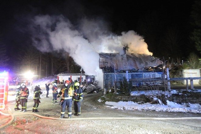 #foto Po požaru Doma na Osankarici: Življenje se jim je sesulo v pepel