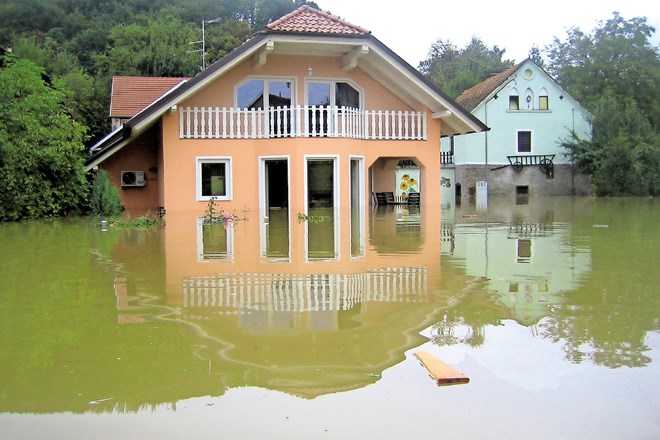 Poplavam so najbolj izpostavljeni pritlični in kletni prostori, njihova sanacija pa je dolgotrajnejša kot v drugih etažah....