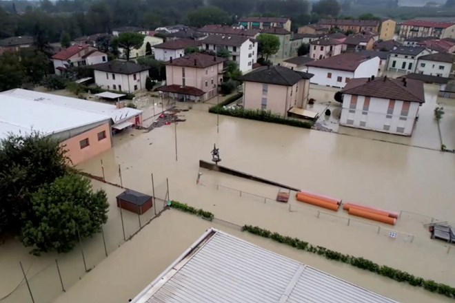 Po poplavah razglasili izredne razmere; završalo med Giorgio Meloni in deželno vlado