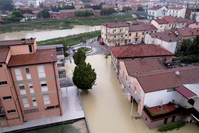 Po poplavah razglasili izredne razmere; završalo med Giorgio Meloni in deželno vlado