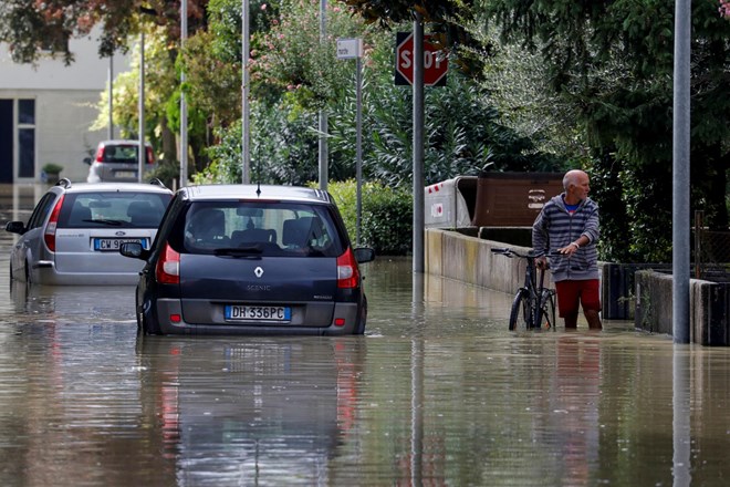 Po poplavah razglasili izredne razmere; završalo med Giorgio Meloni in deželno vlado