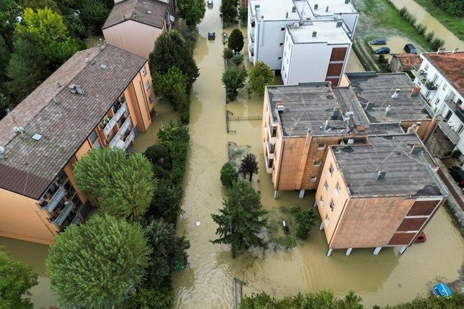 Po poplavah razglasili izredne razmere; završalo med Giorgio Meloni in deželno vlado