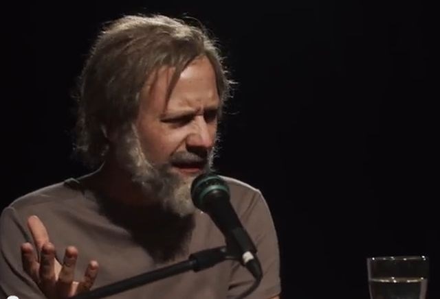 Klemen Slakonja kot Slavoj Žižek 