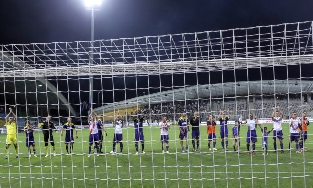 Žarometi v Ljudskem vrtu trenutno ne svetijo. (Foto: Jaka Gasar) 