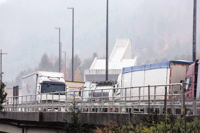 Avstrijci bi po poročanju svoje tiskovne agencije  drugo cev predora lahko gradili že letos, naša država pa se še vedno...