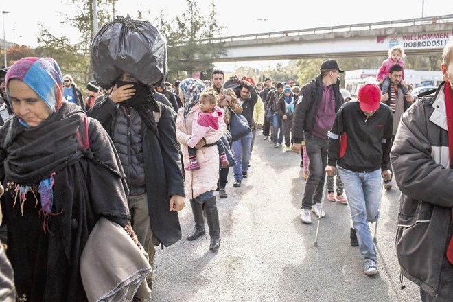 Konec tedna so begunci v skupinah prihajali v Slovenijo, a so našo državo hitro tudi zapustili in odšli naprej v Avstrijo. 