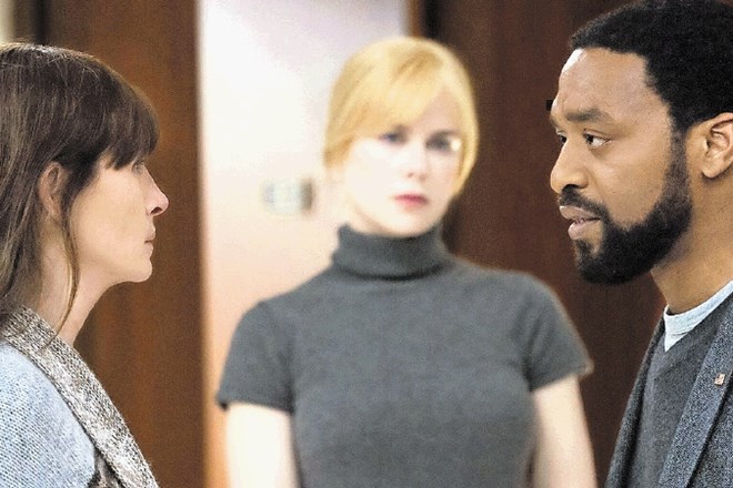 Skrivnost njihovih oči se  sicer ponaša z zvezdniško zasedbo Julia Roberts, Nicole Kidman in Chiwetel Ejiofor, a je spomin na...