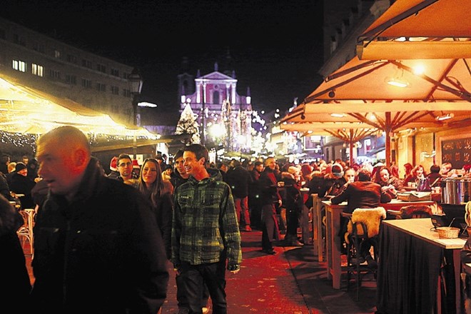 Decembra je prestolnica pokala po šivih. Po podatkih javnega zavoda Turizem Ljubljana naj bi takrat v Ljubljani zabeležili...