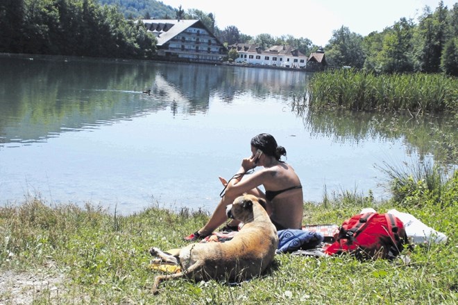 Jezero Črnava od nekdaj vabi z lepoto in mirom.